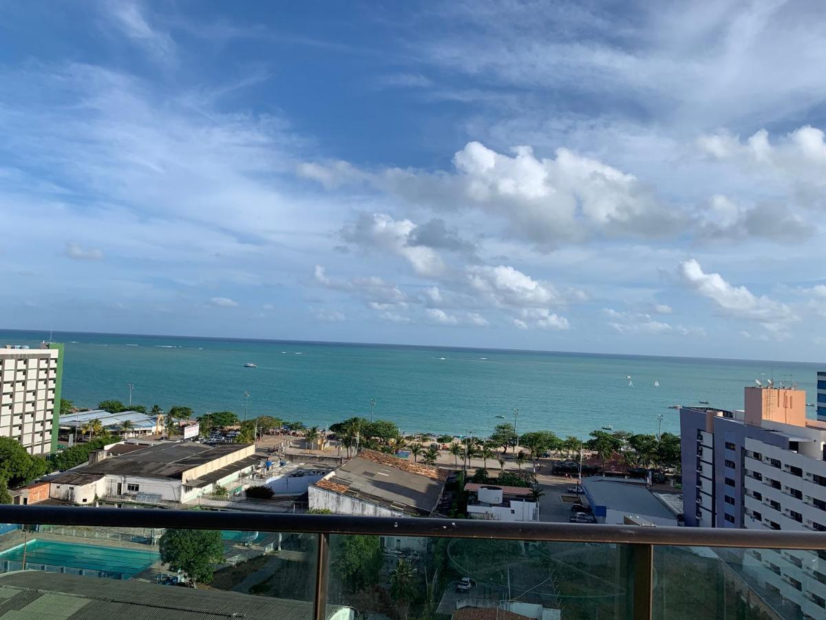 Ape Na Praia De Pajucara *